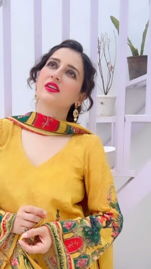 Priyanka Kandwal Instagram - Khamoshi bhi kya cheez hai 🤐 #jagjeetsinghgazals