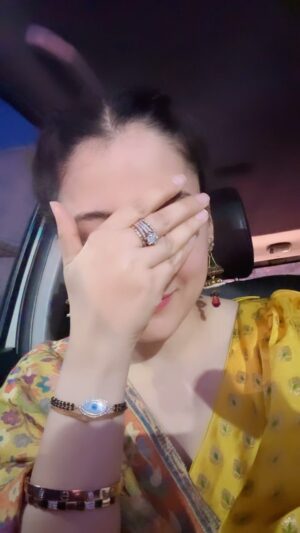 Priyanka Kandwal Instagram - Ek pal main hi tod diya 😫 #ekpalmainhitoddiya
