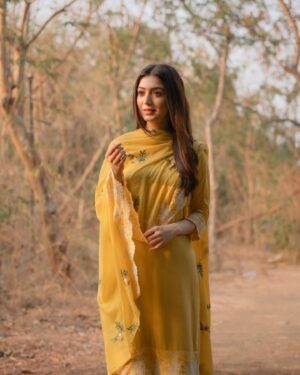 Priyanka Khera Instagram - ओ सूरत ओ एस दी, परियां वर्गी सीरत दी ओयम मरियम लगदी 💫
