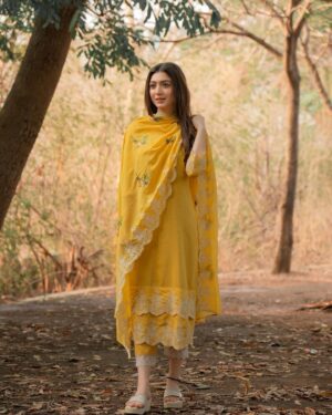 Priyanka Khera Instagram - ओ सूरत ओ एस दी, परियां वर्गी सीरत दी ओयम मरियम लगदी 💫