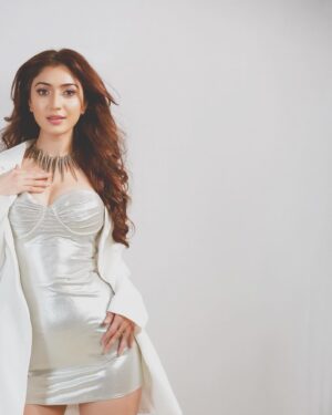 Priyanka Khera Instagram - I’m imperfectly perfect in a perfectly imperfect world 🌎 🤍

Dress @pameenofficial 
Blazer @ikichic_official 
Hmua- @dglam_by_dipz 
Styling @littlepuffsofhappiness @styleitupwithraavi 
Photography @flutter_me_shutters___ 

#Priyankakhera