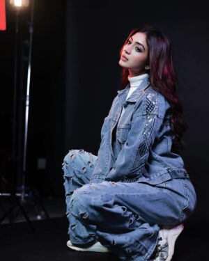 Priyanka Khera Instagram - Still the same girl with the same name! Just a different mindset and a new game😇
#Priyankakhera
Outfit @fashionstruc