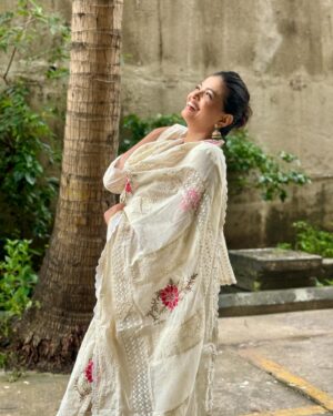 Priyanka Tendolkar Instagram - Stunning, festive yet comfy

This pure cotton Butti kurta features a soft ivory hue beautifully highlighted by intricate floral embroidery.✨

Crafted from high-quality 1000 Butti cotton, this piece ensures comfort and elegance, 

Find your perfect flawless fit from @maldoindia 🤍🌸
.
.
.
Visit : https://maldo.in/

📷 by my darling @arti.more18 ✨❤️ 
Thank you Moru🫶🏼

#maldo #kurti #ethnicwear #womenskurti #traditional #premiumkurtis #indiandresses