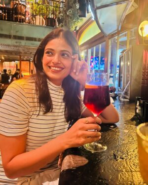 Priyanka Tendolkar Instagram - Partying is stepping out of my comfort zone. But just for you baby ❤️ @shubhangi38 ✨
.
#1522 #onlymocktailsforme #noalcohol