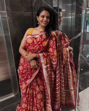 Priyanka Tendolkar Instagram - Saree by @gaatha.sarees ❤️
Clicked by my dear dad @tendolkar.deepak 😘