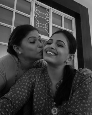 Priyanka Tendolkar Instagram - That constant bond from day one… 
Najar na lage🧿