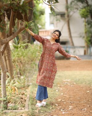 Priyanka Tendolkar Instagram - Fashion is what you buy, style is what you do with it”
Enjoy clothing ideas with कलासूत CLOTHING BRAND..,
*Unique look kalamkari Cotton kurti* for women, women wear, cotton kurti, 
Pure cotton fabric, prints for womens 
(Fabric - cotton
Pattern - kalamkari )

In frame : @priyanka_tendolkar
Click: @rohitographs
Style by @kalasutaa
Makeup-hair by @the_look_changer_
.
.
.
Book your print now! For more information Dm or get us on whatsapp.
 91 9326594426