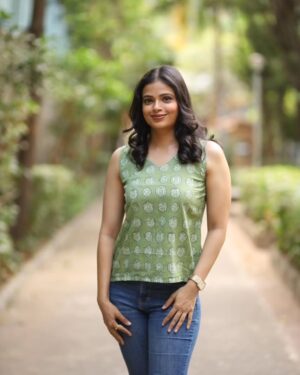 Priyanka Tendolkar Instagram - Stylish vibes brought to you by @kalasutaa with beautiful @priyanka_tendolkar
.
.
.
.
.
In frame : @priyanka_tendolkar 
Click: @rohitographs 
Style by @kalasutaa
Makeup-hair by @the_look_changer_
.
.
.
Book your prints now! For more information dm or get us on whatsapp.
 91 9326594426
.
.
.

#fashionforward #styleinspiration #ootd #fashionista#trendsetter #instafashion #wardrobegoals #fashionaddict #streetstyle #kurti #india #mumbai#brand #kalasutta