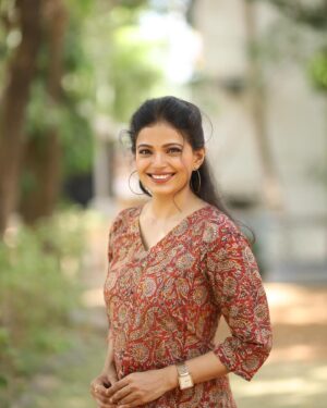 Priyanka Tendolkar Instagram - Fashion is what you buy, style is what you do with it”
Enjoy clothing ideas with कलासूत CLOTHING BRAND..,
*Unique look kalamkari Cotton kurti* for women, women wear, cotton kurti, 
Pure cotton fabric, prints for womens 
(Fabric - cotton
Pattern - kalamkari )

In frame : @priyanka_tendolkar
Click: @rohitographs
Style by @kalasutaa
Makeup-hair by @the_look_changer_
.
.
.
Book your print now! For more information Dm or get us on whatsapp.
 91 9326594426