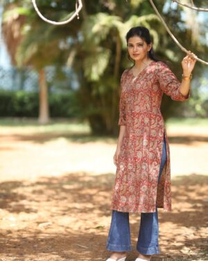 Priyanka Tendolkar Instagram - Fashion is what you buy, style is what you do with it”
Enjoy clothing ideas with कलासूत CLOTHING BRAND..,
*Unique look kalamkari Cotton kurti* for women, women wear, cotton kurti, 
Pure cotton fabric, prints for womens 
(Fabric - cotton
Pattern - kalamkari )

In frame : @priyanka_tendolkar
Click: @rohitographs
Style by @kalasutaa
Makeup-hair by @the_look_changer_
.
.
.
Book your print now! For more information Dm or get us on whatsapp.
 91 9326594426