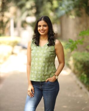 Priyanka Tendolkar Instagram - Stylish vibes brought to you by @kalasutaa with beautiful @priyanka_tendolkar
.
.
.
.
.
In frame : @priyanka_tendolkar 
Click: @rohitographs 
Style by @kalasutaa
Makeup-hair by @the_look_changer_
.
.
.
Book your prints now! For more information dm or get us on whatsapp.
 91 9326594426
.
.
.

#fashionforward #styleinspiration #ootd #fashionista#trendsetter #instafashion #wardrobegoals #fashionaddict #streetstyle #kurti #india #mumbai#brand #kalasutta