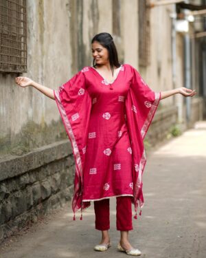 Priyanka Tendolkar Instagram - The elegance is in the details

Red kaftan by @aarohi_apparel_ 

In frame -@priyanka_tendolkar 🦋❤️✨

Click by @_pratham_tambe_ 
HMUA-@official_shrutishikhare 
Style by- @vaish.17 
Designed by -@_pranalihebbalkar_ 

#aarohiapparel #indowestern #perfectoccasionalwear 
#explorepage #festivewear