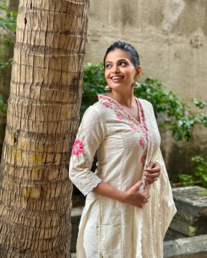 Priyanka Tendolkar Instagram - Stunning, festive yet comfy

This pure cotton Butti kurta features a soft ivory hue beautifully highlighted by intricate floral embroidery.✨

Crafted from high-quality 1000 Butti cotton, this piece ensures comfort and elegance, 

Find your perfect flawless fit from @maldoindia 🤍🌸
.
.
.
Visit : https://maldo.in/

📷 by my darling @arti.more18 ✨❤️ 
Thank you Moru🫶🏼

#maldo #kurti #ethnicwear #womenskurti #traditional #premiumkurtis #indiandresses