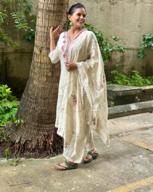Priyanka Tendolkar Instagram - Stunning, festive yet comfy

This pure cotton Butti kurta features a soft ivory hue beautifully highlighted by intricate floral embroidery.✨

Crafted from high-quality 1000 Butti cotton, this piece ensures comfort and elegance, 

Find your perfect flawless fit from @maldoindia 🤍🌸
.
.
.
Visit : https://maldo.in/

📷 by my darling @arti.more18 ✨❤️ 
Thank you Moru🫶🏼

#maldo #kurti #ethnicwear #womenskurti #traditional #premiumkurtis #indiandresses