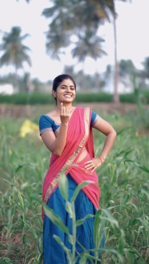 Priyankha Masthani Instagram - தள்ளி இருந்து நீ பாத்தா சாியா பக்கத்துல வந்து பாரேன் மொறையா😍