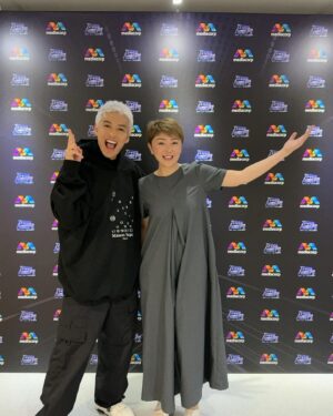 Quan Yi Fong Instagram - 很期待与大家见面，一次很新鲜的组合，好热情的 933DJ @therealjeffgoh 
明天晚上 才华横溢出新秀2024
不见不散❤️

#StarSearch2024 #才华横溢出新秀2024 #mediacorpstarsearch2024
