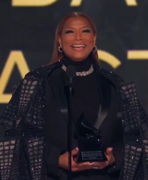Queen Latifah Instagram - What an amazing night 💕 congratulations to the talented and inspirational @aliciakeys 🔥 I’m so proud of you 🎉🎉🎉

#grammys #recordingacademy #cbs #covergirlpartner #drdreglobalimpactaward