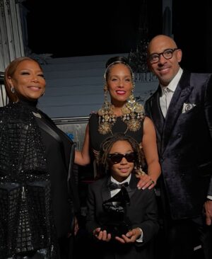 Queen Latifah Instagram - What an amazing night 💕 congratulations to the talented and inspirational @aliciakeys 🔥 I’m so proud of you 🎉🎉🎉

#grammys #recordingacademy #cbs #covergirlpartner #drdreglobalimpactaward