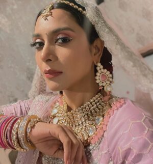 Rachanaa Parulkar Instagram - And it’s a happy new year NOW !
❤️🧿🙏🏼🤍🤲🏼🦋

Love & Happiness For Everyone 

#2025#january#priya#dangaltv#balajitelefilms#pyarkiraahein#gratitude