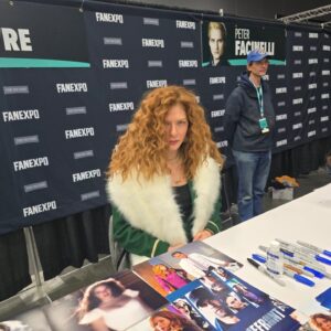 Rachelle Lefevre Instagram - First day at @fanexpoportland was a huge success for our exclusive client @rachellelefevre 

Looking forward to tomorrow

#thephiladelphiaconnection