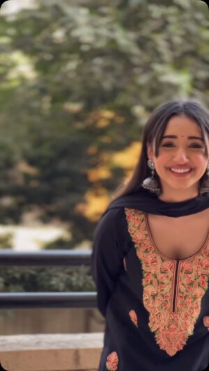 Rachi Sharma Instagram - Ishq hai✨