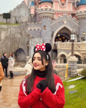 Rachi Sharma Instagram - little rachi was so happy🥺✨🍭💎🤌🏻💗🪩❄️