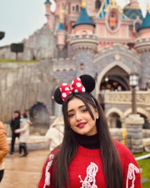 Rachi Sharma Instagram - little rachi was so happy🥺✨🍭💎🤌🏻💗🪩❄️