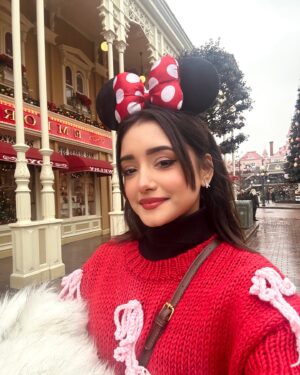 Rachi Sharma Instagram - little rachi was so happy🥺✨🍭💎🤌🏻💗🪩❄️