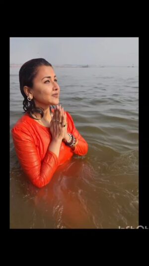 Rachna Banerjee Instagram - Blessed we are....
Lifetime experience... 🙏🙏🙏🙏

#healing #purify_mind #soulawakening #soulpower #instagood #likeforlikes #instagram #instadaily #kumbhmela #mahakumbh #prayagraj #instagood #blessings #memories #follow #reelsinstagram #reelkarofeelkaro #reelkarofeelkaro♥️ #reels #friends #friendship