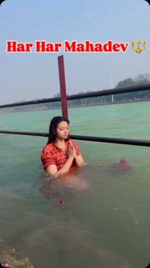 Raksha Gupta Instagram - Har Har Mahadev 🔱🧿❤️
Har Har Ganga 🌊🧿❤️
.
.
.
.
.
#harharmahadev #harhargange #ganga #maa #gangasan #haridwar #mahadev #shiva #merebholenath #rakshagupta #rakshaguptaofficial #raksharules #rakshalove