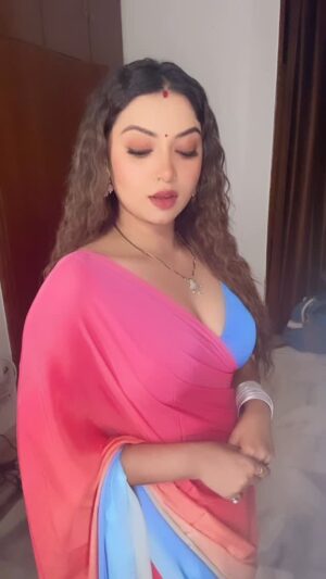 Raksha Gupta Instagram - Pehla bhojpuri song yaad aa gya 😍

#aaramedobara #rakshagupta #rakshaguptaofficial #raksharules #rakshafam #rakshalove #reelsinstagram #reels