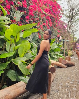 Rakshana Induchoodan Instagram - 2024 taught me that the power of surrender is much greater than power of control ..never fight the flow of life !
I hope this year we find more happiness along with strength !
Happy 2025🧿🔖