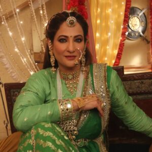 Rakshanda Khan Instagram - Make 'em go green with envy
#DrKarunaTomar #janamjanamkasaath @dangal_tv_channel 
Styling @nishabedii