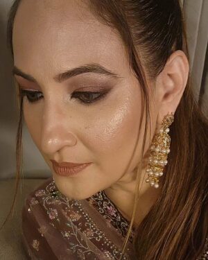 Rakshanda Khan Instagram - "Free yourself, from your own thoughts" Rumi
Still wondering if I should.......... 
MU @jyotsanaakaurr 
Hair @streetlights_makeup_studio1