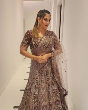 Rakshanda Khan Instagram - "I want people to see the dress, but focus on the woman" Vera Wang
MU @jyotsanaakaurr 
Hair @streetlights_makeup_studio1
Outfit courtesy @whitehangerofficial