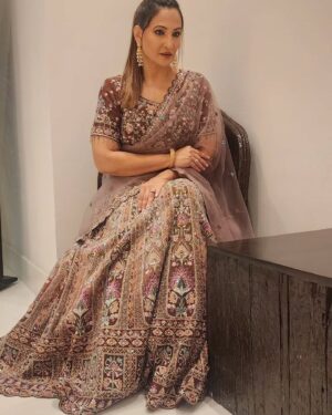 Rakshanda Khan Instagram - "I want people to see the dress, but focus on the woman" Vera Wang
MU @jyotsanaakaurr 
Hair @streetlights_makeup_studio1
Outfit courtesy @whitehangerofficial