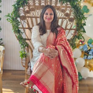 Rakshanda Khan Instagram - All it takes is a good hair day and awesome friends around to make some amazing photos....... ummmm no I meant memories! Psssssst the photos are equally important 😄