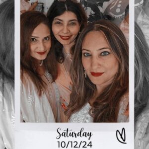 Rakshanda Khan Instagram - All it takes is a good hair day and awesome friends around to make some amazing photos....... ummmm no I meant memories! Psssssst the photos are equally important 😄