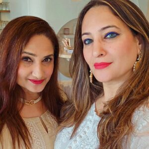 Rakshanda Khan Instagram - All it takes is a good hair day and awesome friends around to make some amazing photos....... ummmm no I meant memories! Psssssst the photos are equally important 😄