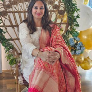 Rakshanda Khan Instagram - All it takes is a good hair day and awesome friends around to make some amazing photos....... ummmm no I meant memories! Psssssst the photos are equally important 😄