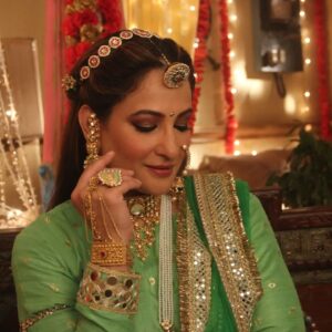 Rakshanda Khan Instagram - Make 'em go green with envy
#DrKarunaTomar #janamjanamkasaath @dangal_tv_channel 
Styling @nishabedii
