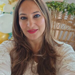 Rakshanda Khan Instagram - All it takes is a good hair day and awesome friends around to make some amazing photos....... ummmm no I meant memories! Psssssst the photos are equally important 😄