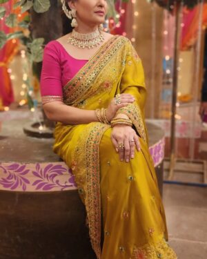 Rakshanda Khan Instagram - Just some shaadi looks, not shady I said shaadi!!!!! 🙂🙃
Styling @nishabedii 
#janamjanamkasaath #DrKarunaTomar