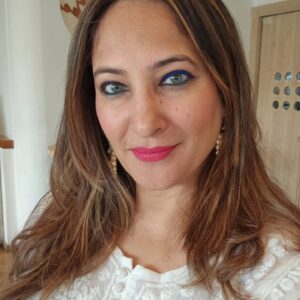 Rakshanda Khan Instagram - All it takes is a good hair day and awesome friends around to make some amazing photos....... ummmm no I meant memories! Psssssst the photos are equally important 😄