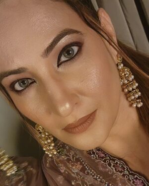 Rakshanda Khan Instagram - "Free yourself, from your own thoughts" Rumi
Still wondering if I should.......... 
MU @jyotsanaakaurr 
Hair @streetlights_makeup_studio1