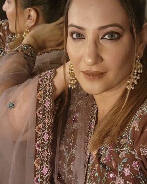 Rakshanda Khan Instagram - "Free yourself, from your own thoughts" Rumi
Still wondering if I should.......... 
MU @jyotsanaakaurr 
Hair @streetlights_makeup_studio1