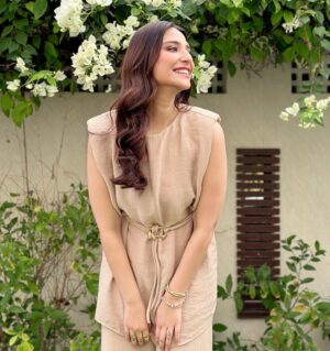 Ramsha Khan Instagram - I was laughing at @mubsher.bhatti 

Thank youu for being so awesome and styling me @mavikayani 🌹