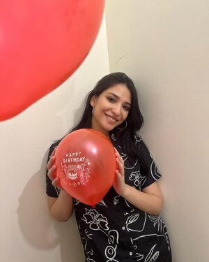 Ramsha Khan Instagram - Swipe for a birthday surprise! 

Thank you for all the birthday wishes they mean the world to me. ♥️♥️♥️