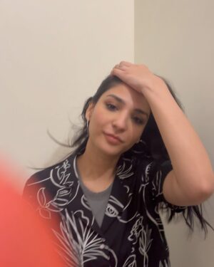 Ramsha Khan Instagram - Swipe for a birthday surprise! 

Thank you for all the birthday wishes they mean the world to me. ♥️♥️♥️
