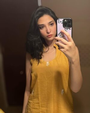Ramsha Khan Instagram - Photo dump and some outfit checks ♥️
